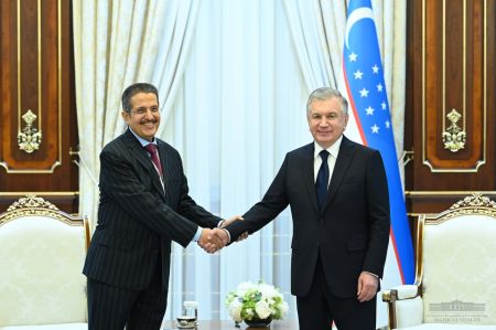 Президент Узбекистана провел встречу с председателем правления компании “ACWA Power”