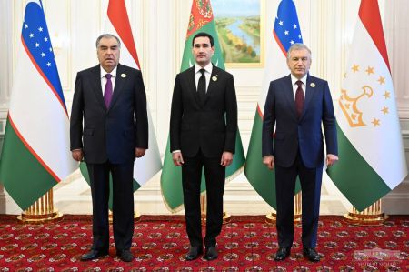 Uzbek President Attends Ashgabat Summit
