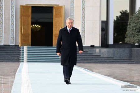 Uzbek President Leaves for Russia