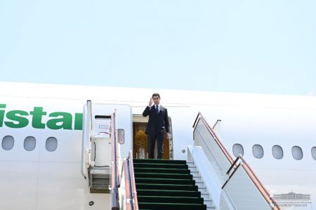 President of Turkmenistan Arrives in Tashkent