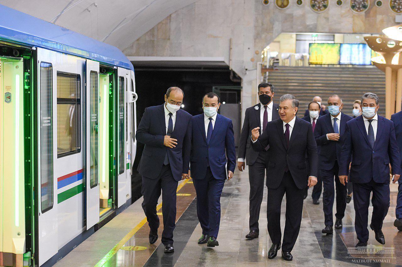 Shavkat Mirziyoyev metroda (FOTOGALEREYa)