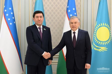 Президент Узбекистана подчеркнул важность дальнейшего развития межпарламентского сотрудничества с Казахстаном
