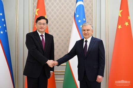 Президент Узбекистана принял министра иностранных дел Китая
