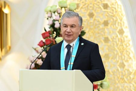 Президенту Узбекистана вручена высшая награда ОТГ