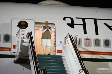 The Prime Minister of India arrives in Samarkand
