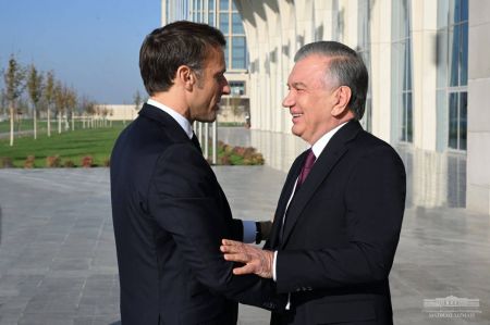 Состоялась торжественная церемония встречи Президента Франции