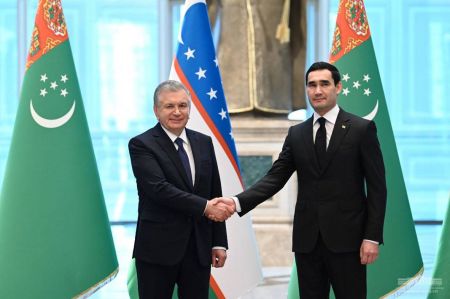 Состоялась торжественная церемония встречи лидера Узбекистана