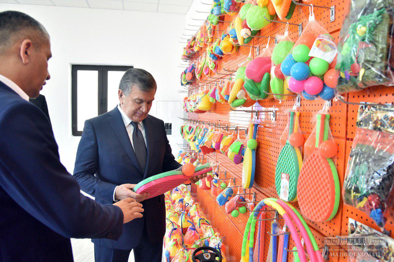 President becomes familiar with toys production