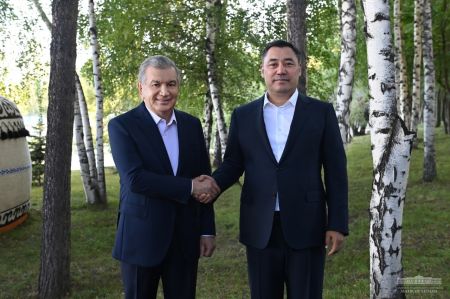 The Leaders of Uzbekistan, Kazakhstan and Kyrgyzstan Hold a Warm Meeting