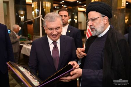 President of Uzbekistan Visits the Science and Technology Exhibition of Iranian Achievements