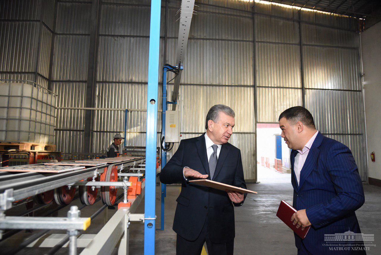 Shavkat Mirziyoyev visits an industrial company in Tashkent 