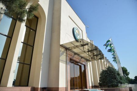 President of Uzbekistan Leaves for Cholpon Ata