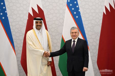A Solemn Welcoming Ceremony for the Amir of Qatar Held