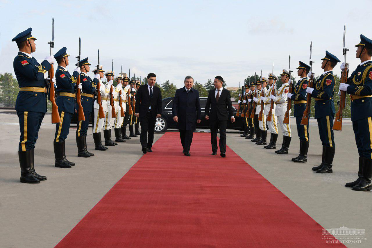 Shavkat Mirziyoyev completes visit to China and departs for Tashkent