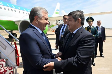 Президент Узбекистана прибыл на саммит 