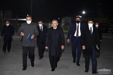 Shavkat Mirziyoyev zamonaviy qurilish materiallari klasteri faoliyati bilan tanishdi