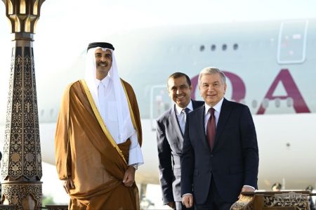 Amir of Qatar Arrives in Samarkand
