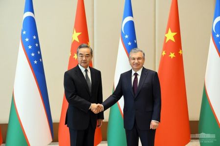 President Receives the Foreign Minister of China