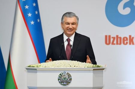 “Uzbekistan GTL” заводи ишга туширилди, яна бир корхонага тамал тоши қўйилди