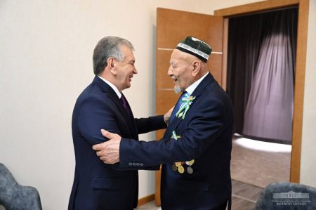 Shavkat Mirziyoyev Visits the Second World War Participants