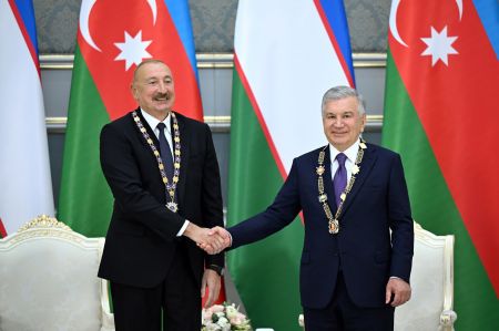 Президенты Узбекистана и Азербайджана награждены высшими государственными наградами