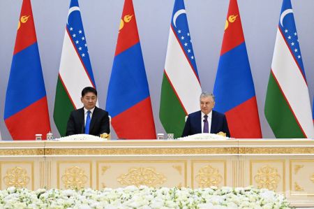 Президенты Узбекистана и Монголии провели встречу с представителями бизнеса двух стран