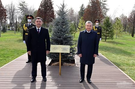 Presidents of Uzbekistan and Kyrgyzstan Plant a Tree