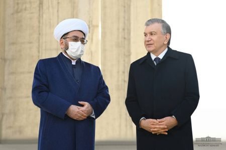 Shavkat Mirziyoyev Visits Imam Bukhari Mausoleum