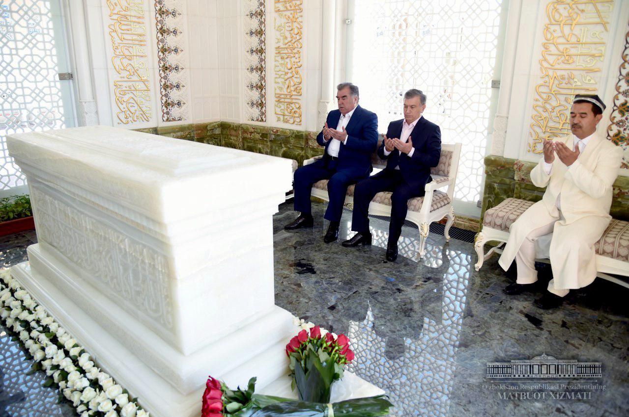 President of Tajikistan visited the mausoleum of Islam Karimov