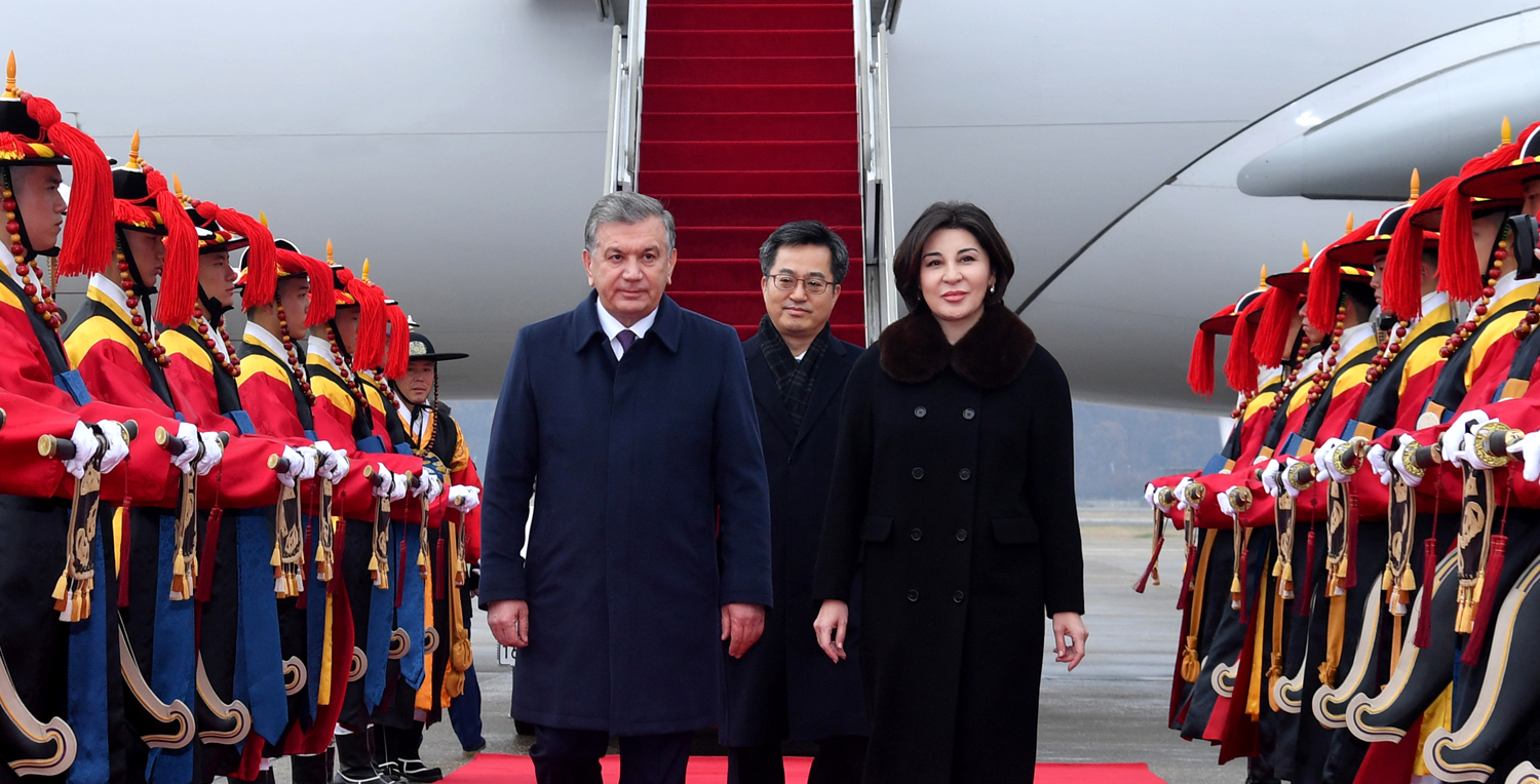 O‘zbekiston Prezidenti Shavkat Mirziyoyev Koreya Respublikasiga keldi