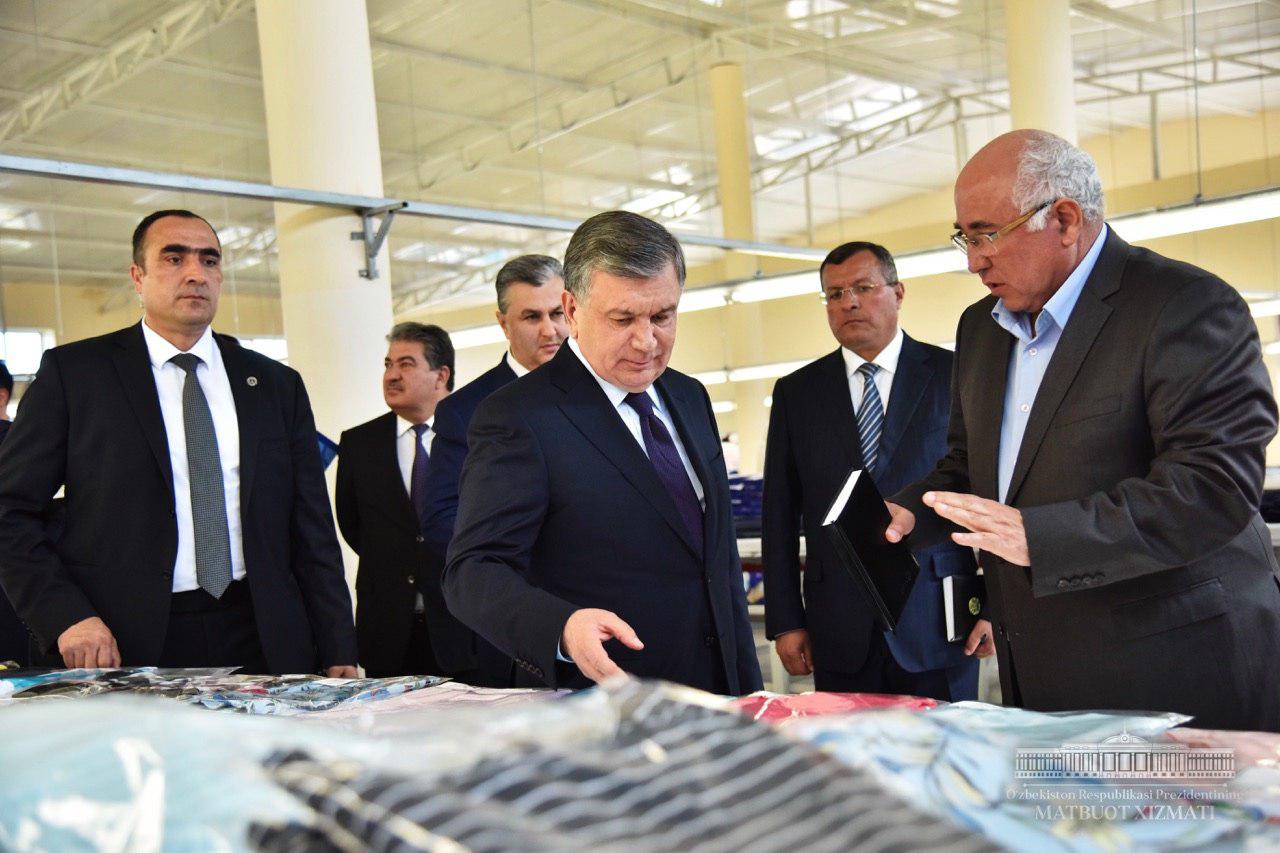 Shavkat Mirziyoyev har bir tumanda to‘qimachilik fabrikalari tashkil etish bo‘yicha topshiriq berdi