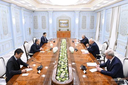 President of Uzbekistan Meets With International Consultants