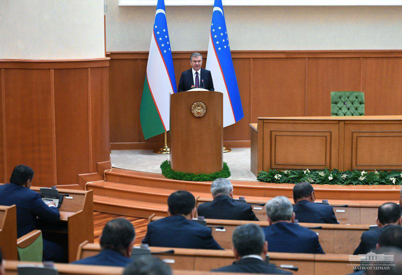 The President takes part in the Senate general session 