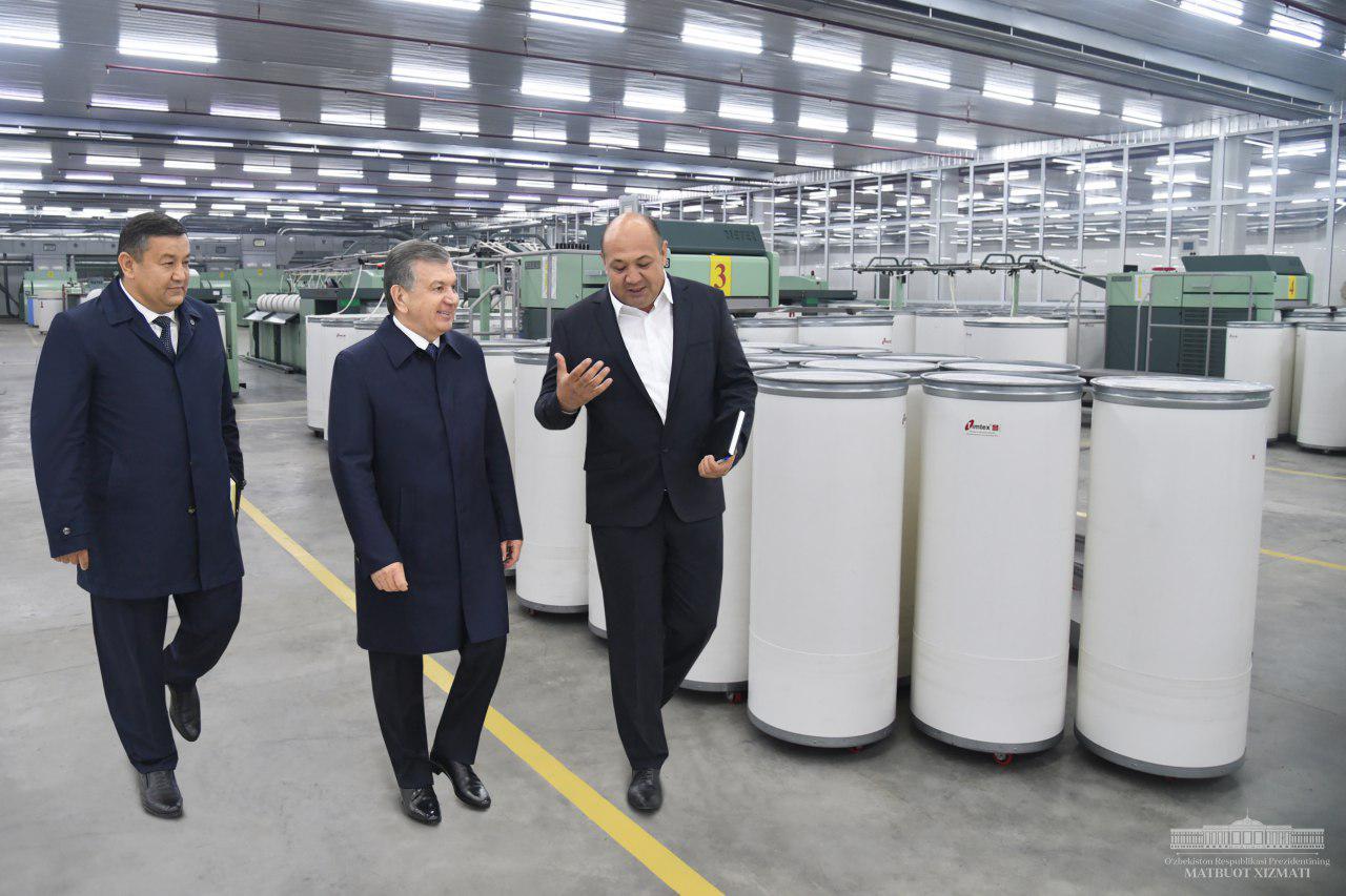 Shavkat Mirziyoyev Gets Familiar with Modern Spinning Enterprise