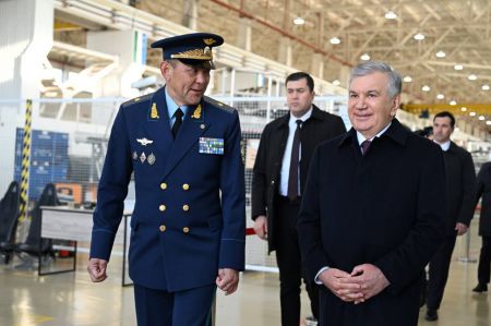 Prezident Shavkat Mirziyoyev Chirchiq aviatsiya taʼmirlash zavodiga tashrif buyurdi