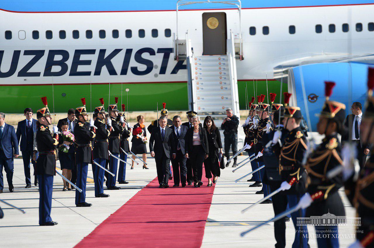 President of the Republic of Uzbekistan arrives in Paris