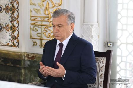 Uzbek President Visits the «Hazrati Khizr» Complex