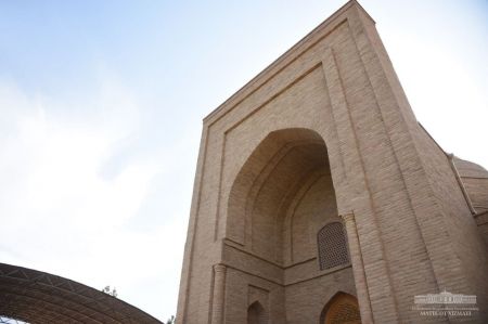 President Visits Khakim At-Termiziy Mausoleum