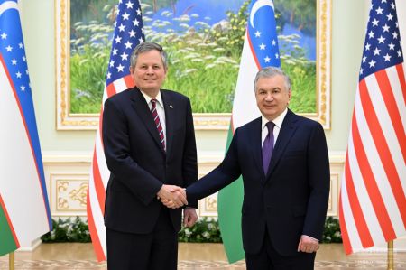 Президент Узбекистана принял делегации парламента США