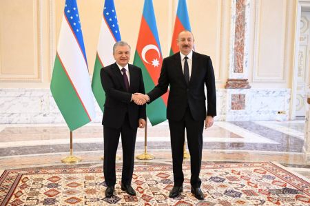 Президент Узбекистана отметил важность наращивания практического сотрудничества с Азербайджаном