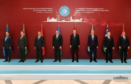 Президент Узбекистана выступил с важными инициативами по расширению многогранного сотрудничества тюркоязычных государств