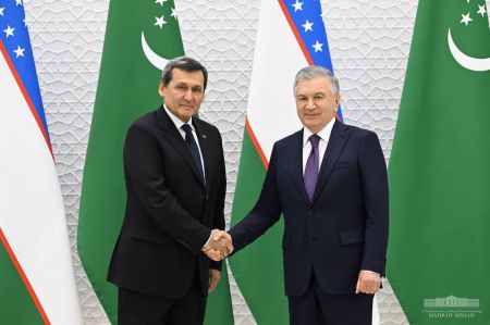 Президент Узбекистана подчеркнул важность дальнейшего расширения многопланового сотрудничества с Туркменистаном