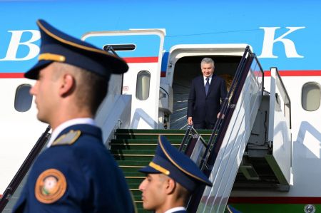 Ўзбекистон Президенти Озарбайжонга келди