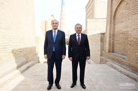 Presidents Visit Khiva's Landmarks
