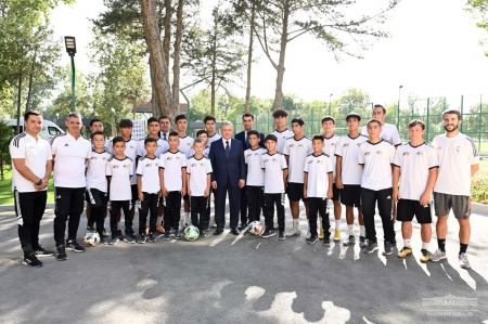 Prezident futbol maktabini ko‘zdan kechirdi