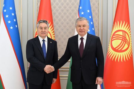 Президент Узбекистана отметил важность расширения многопланового сотрудничества с Кыргызстаном