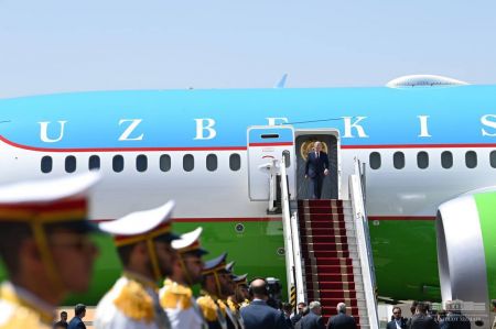 Uzbek President Arrives in Iran