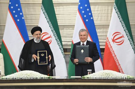A Solid Package of Bilateral Documents Signed between Uzbekistan and Iran