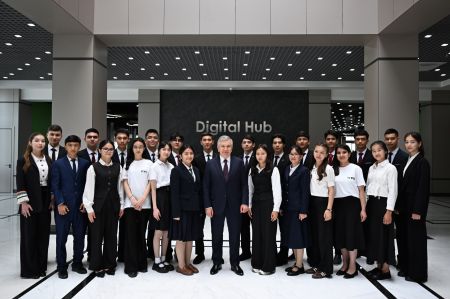 Глава нашего государства ознакомился с IT-парком в Фергане