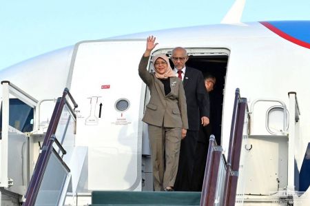 President of Singapore Arrives in Tashkent